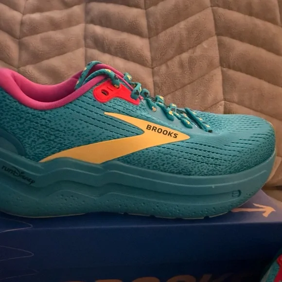 Brooks Blue and Yellow Women's Running Shoes - Picture 5 of 8